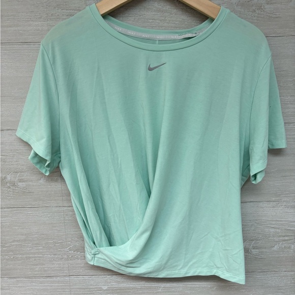 | Nike | top. Size XL. - Picture 1 of 2